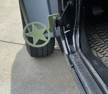 Load image into Gallery viewer, Oscar Mike Star foot pegs for Wrangler &amp; Gladiator PPE Offroad